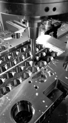 Khuôn ép nhựa Cơ sở Thép Màu Gia công CNC Mài chính xác