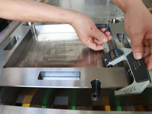Vẽ miễn phí Cơ sở khuôn tùy chỉnh Cơ sở khuôn chính xác