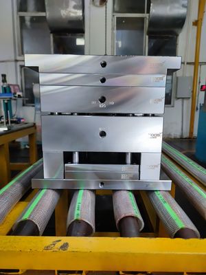 Cơ sở khuôn tùy chỉnh  của Nhật Bản Gia công CNC cho thiết bị y tế
