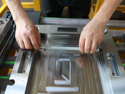 Cơ sở khuôn phun gia công CNC Dung sai độ dày tấm 0,1mm