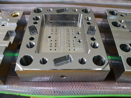 Cơ sở khuôn mẫu chính xác JIS S50c Dịch vụ logo tùy chỉnh Phay chính xác