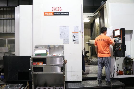 Bộ phận ép phun DXM Khuôn ép tùy chỉnh Răng vít mịn