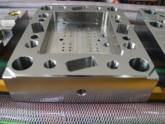 Tấm đế khuôn phổ biến với tỷ lệ biến dạng thấp