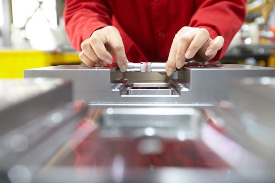 ASSAB 8407 Các bộ phận khuôn nhựa Gia công CNC MAKINO không chuẩn